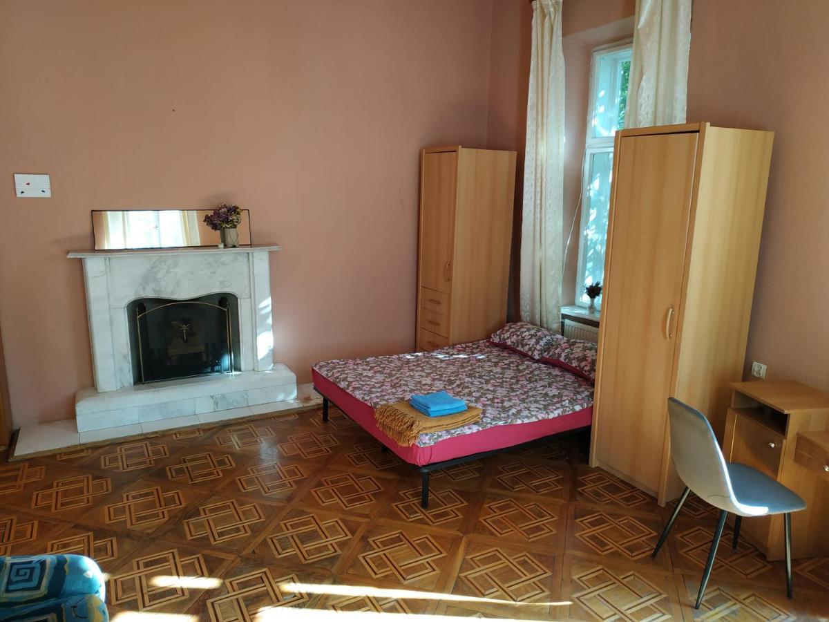 Кімната В Серці Львова リヴィウ エクステリア 写真